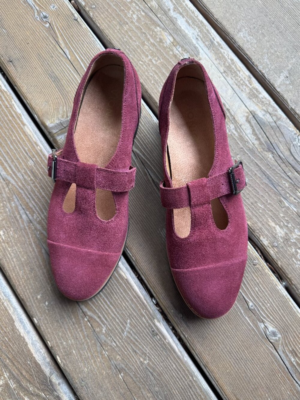 Vionic Carmen T-Strap Port Wine Colored Suede Loafers in Women's 8.5/EU 39